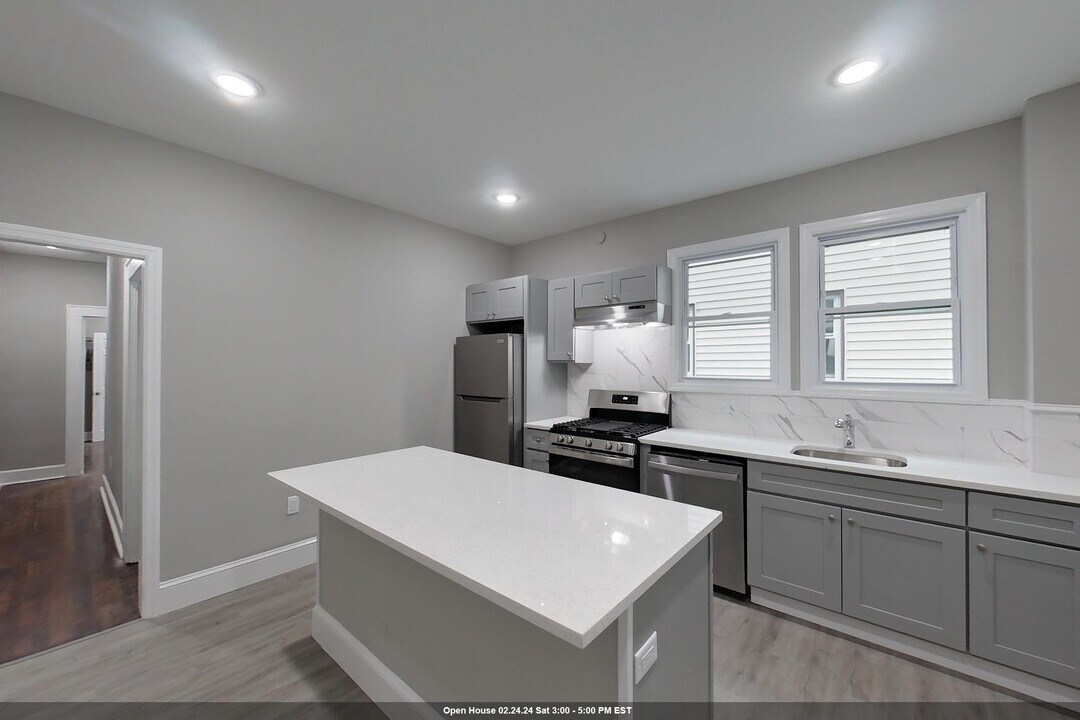 7 Lombardy Pl-Unit -2R in Maplewood, NJ - Building Photo