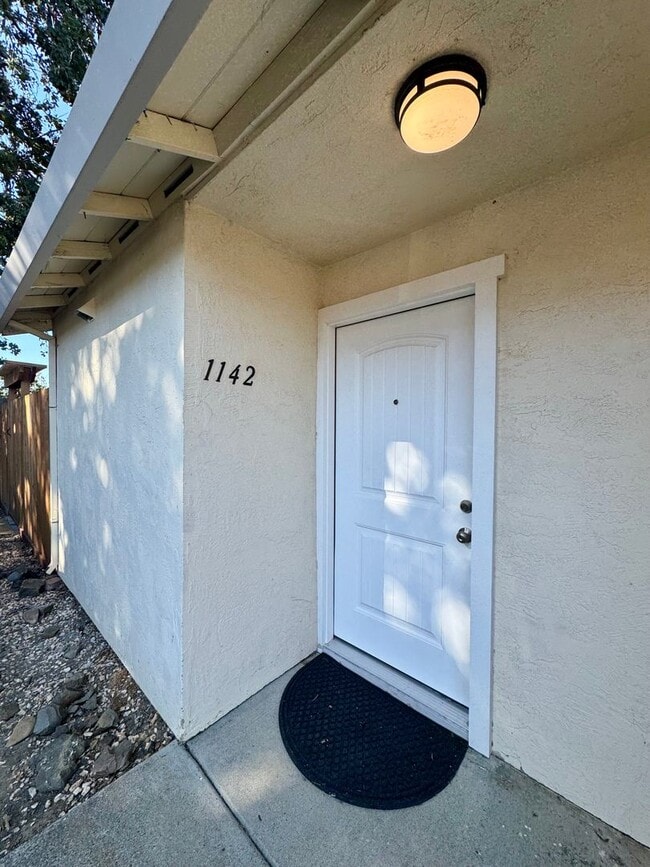 1140-1142 Trower Ave in Napa, CA - Building Photo - Building Photo