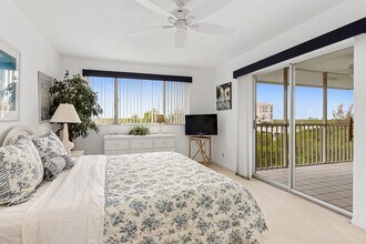 300 Horse Creek Dr in Naples, FL - Building Photo - Building Photo