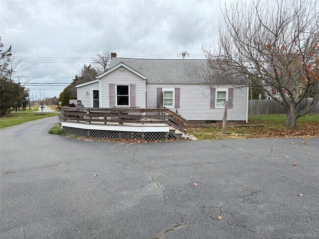 35750 Main Rd in Cutchogue, NY - Building Photo - Building Photo