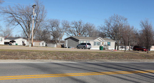 Shawnee Hills in Topeka, KS - Foto de edificio - Building Photo