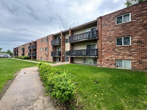 Confederation Park Apartments I & II in Saskatoon, SK - Building Photo - Building Photo