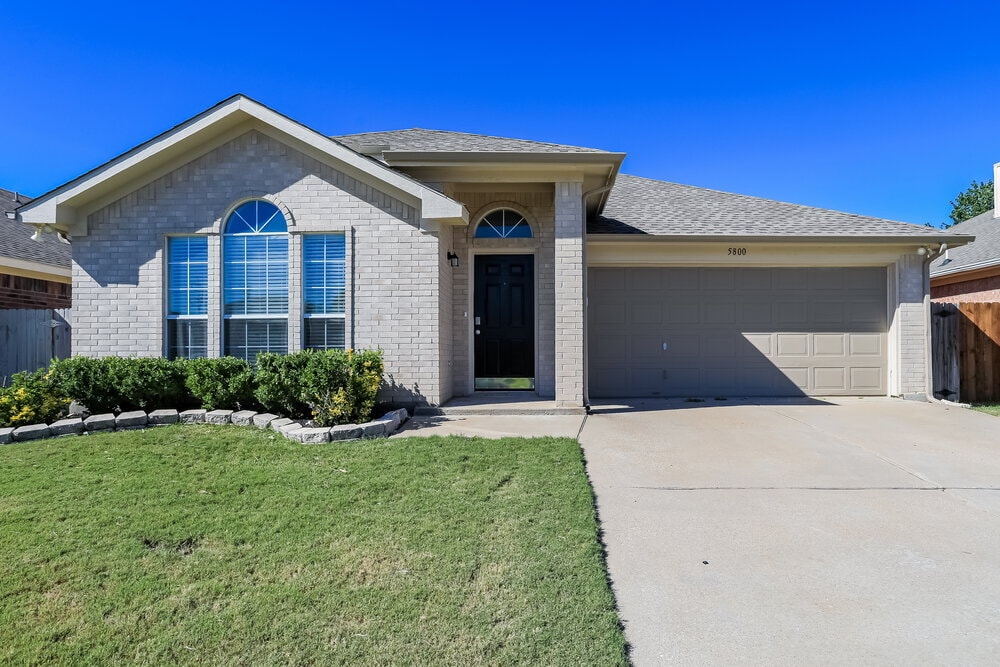 5800 Magnum Dr in Arlington, TX - Building Photo