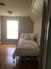 316 N Van Buren St, Unit uppr 2 in East Dundee, IL - Building Photo - Building Photo