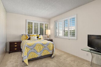 73330 Shadow Mountain Dr in Palm Desert, CA - Foto de edificio - Building Photo