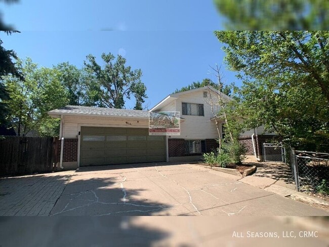 property at 911 Holland Park Blvd