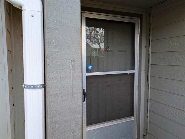 property at 910 NW Dearborn Ave