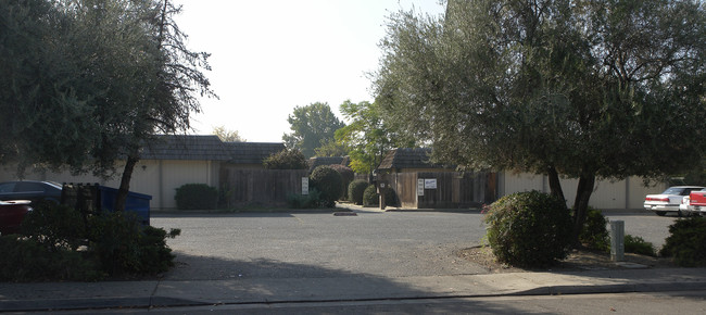 572-586 Fortuna Ave in Atwater, CA - Foto de edificio - Building Photo