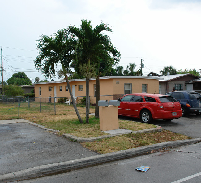 2930-2942 NW 8th St in Fort Lauderdale, FL - Building Photo - Building Photo