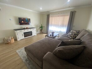 5224 Denny Ave, Unit 113 in North Hollywood, CA - Building Photo - Building Photo