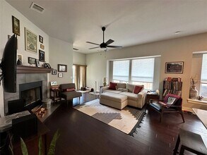 8021 Izetta Ln in Austin, TX - Foto de edificio - Building Photo