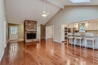 6811 Hitching Post Cir in Austin, TX - Building Photo - Building Photo