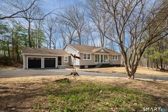 240 Great Plain Rd in Danbury, CT - Building Photo - Building Photo