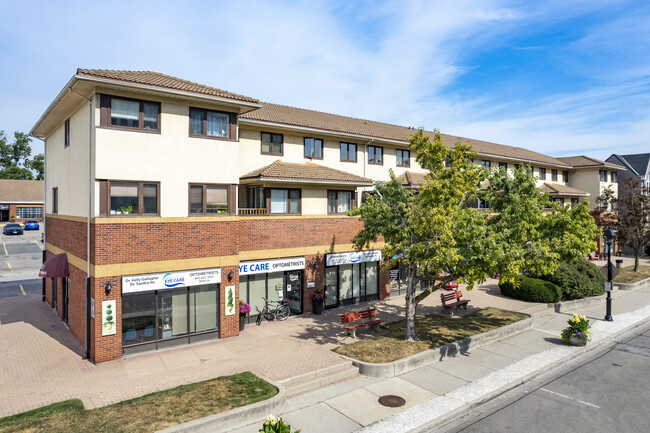 2411-2427 Marine Dr in Oakville, ON - Building Photo - Building Photo