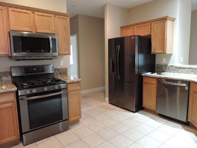 property at 662 Canary Cir