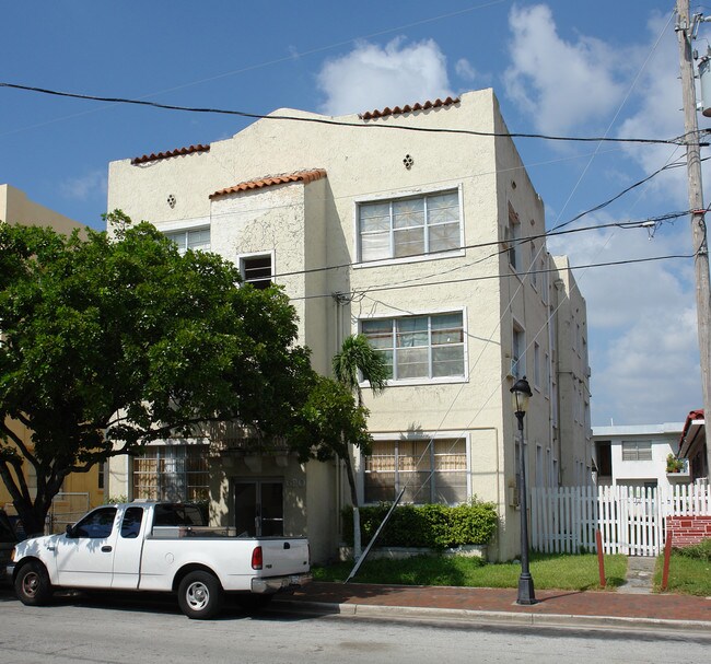 620 SW 16th Ave in Miami, FL - Building Photo - Building Photo