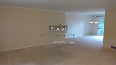 13350 W Bluemound Rd in Elm Grove, WI - Building Photo - Building Photo