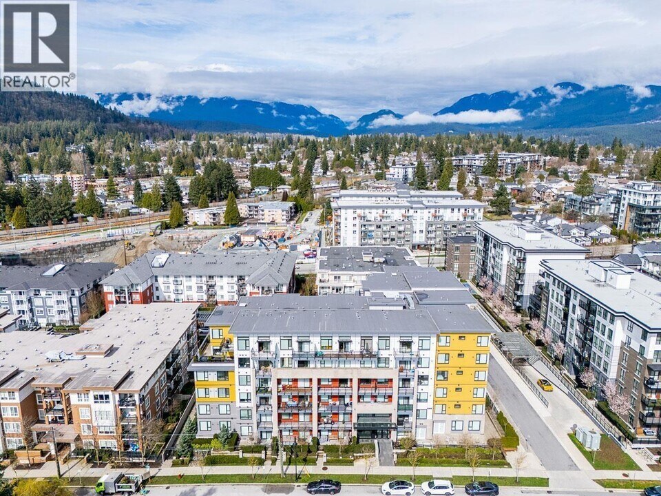621-621 Regan Ave in Coquitlam, BC - Building Photo