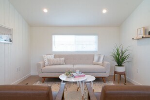 24 Park Ave in Venice, CA - Building Photo
