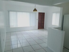 1240 SW 22nd Terrace in Miami, FL - Building Photo - Building Photo