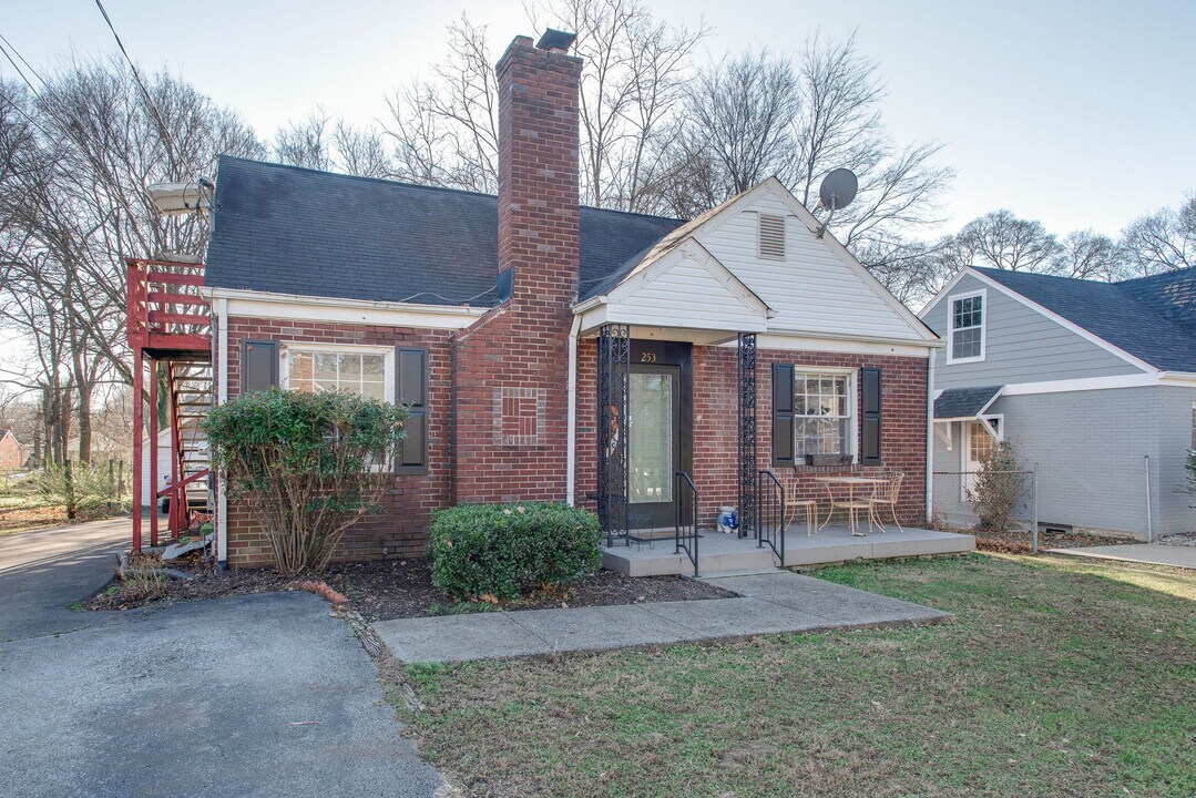 253 Thuss Ave, Unit B in Nashville, TN - Building Photo