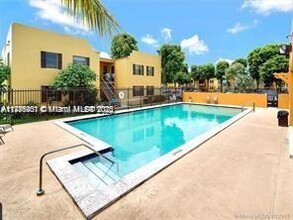 656 NW 114th Ave in Miami, FL - Building Photo - Building Photo