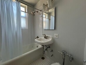 535 W Cornelia Ave in Chicago, IL - Building Photo - Building Photo