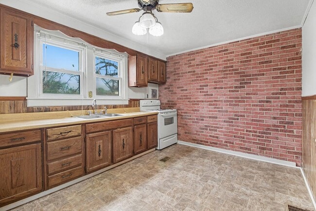 102 Fairfield St in Newville, PA - Building Photo - Building Photo