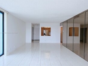 20355 NE 34th Ct, Unit 2950 in Aventura, FL - Building Photo - Building Photo