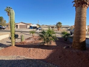 3575 Big Chief Dr in Lake Havasu City, AZ - Foto de edificio - Building Photo