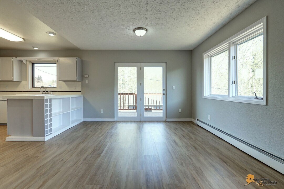 4701 Grumman St in Anchorage, AK - Building Photo