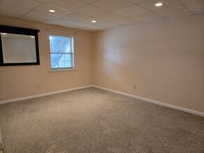 323 W 2nd St in Alburtis, PA - Foto de edificio - Building Photo