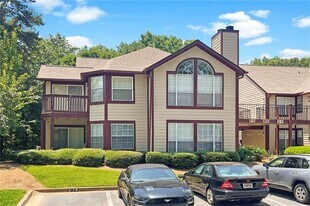 901 Wentworth Ct in Alpharetta, GA - Building Photo