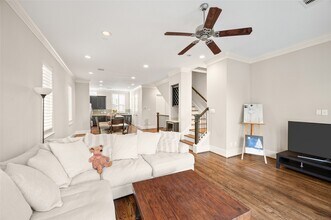 2423 Beall St in Houston, TX - Foto de edificio - Building Photo