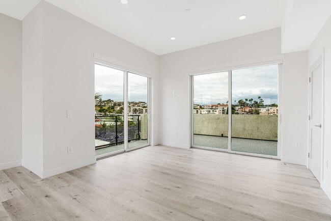 3308 Mentone Ave in Los Angeles, CA - Building Photo - Building Photo