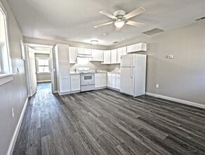 38742 11th Ave in Zephyrhills, FL - Building Photo - Building Photo