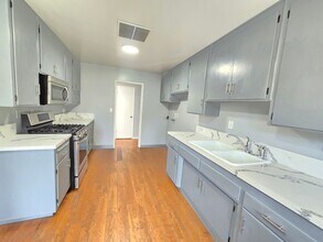 45114 16th St W in Lancaster, CA - Building Photo - Building Photo