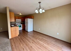 619 Northfield Rd in Manhattan, KS - Building Photo - Building Photo