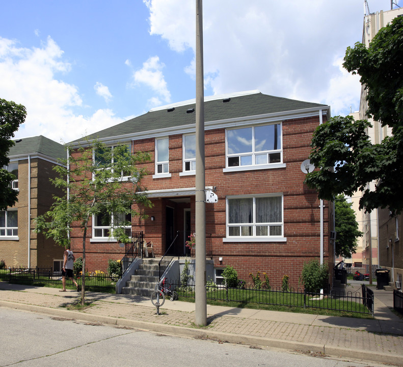 11 Norris Cres in Toronto, ON - Building Photo