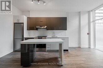 188 Fairview Mall Dr in Toronto, ON - Building Photo - Building Photo