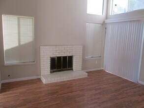 709 Heather Pl in Brentwood, CA - Foto de edificio - Building Photo