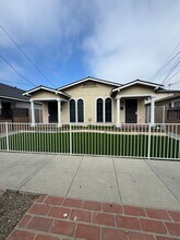 546 W 20th St in Los Angeles, CA - Building Photo - Building Photo