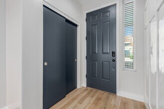 7601 E Roosevelt St in Scottsdale, AZ - Foto de edificio - Building Photo