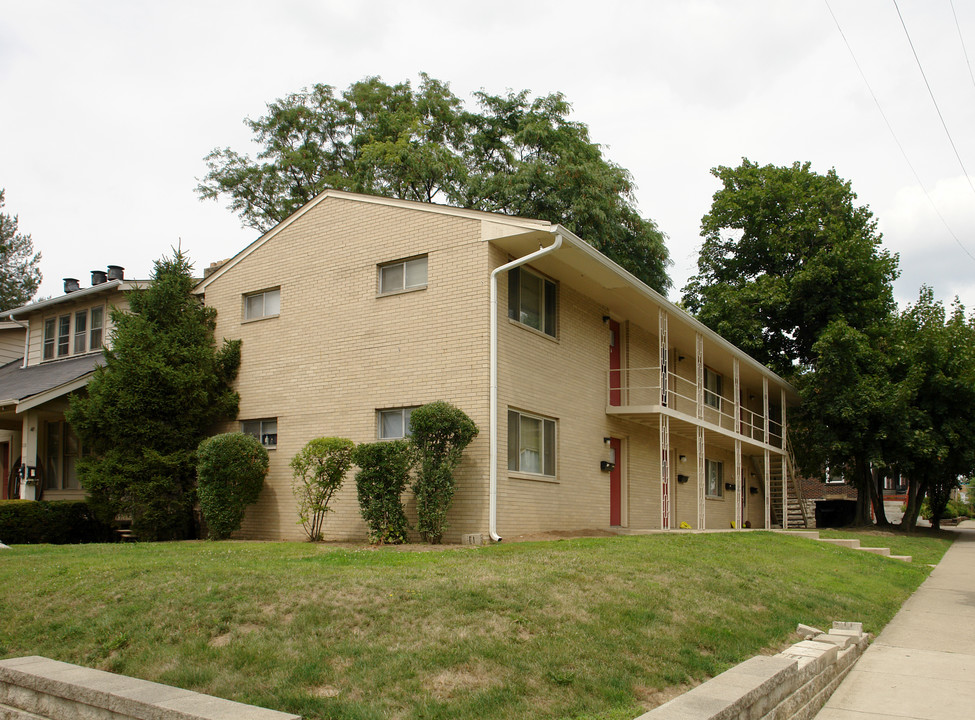116 E Woodruff Ave in Columbus, OH - Foto de edificio