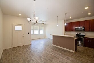 550 Kamaaha Ave in Kapolei, HI - Building Photo - Building Photo