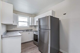 Lakeview Apartments in Regina, SK - Building Photo - Building Photo
