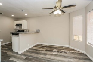 3749 N Broadriver Dr, Unit 15-212 in Las Vegas, NV - Building Photo - Building Photo