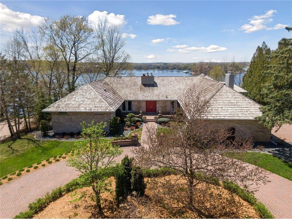 3345 Eagle Bluff Rd in Mound, MN - Building Photo