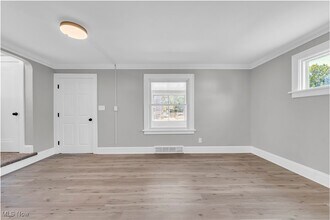 19315 Cherokee Ave in Cleveland, OH - Foto de edificio - Building Photo