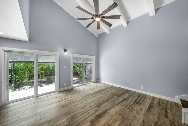 1913 Lightsey Rd in Austin, TX - Foto de edificio - Building Photo